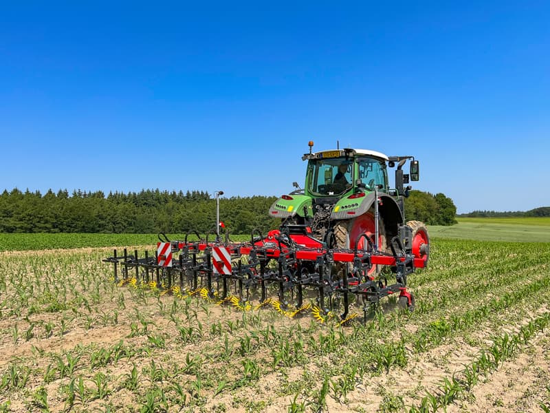 Inter-row cultivator Kverneland Onyx 3030