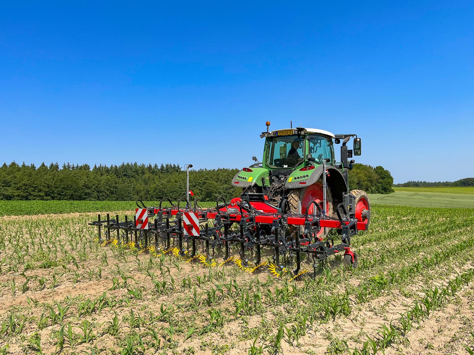 Inter-row cultivator Kverneland Onyx 2030
