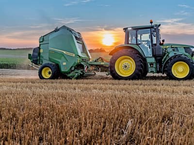 Baler John Deere V452M