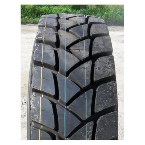 Mirage вантажна шина 315/80R22.5 156/152L MG768 — крупний план протектора шини на дорозі