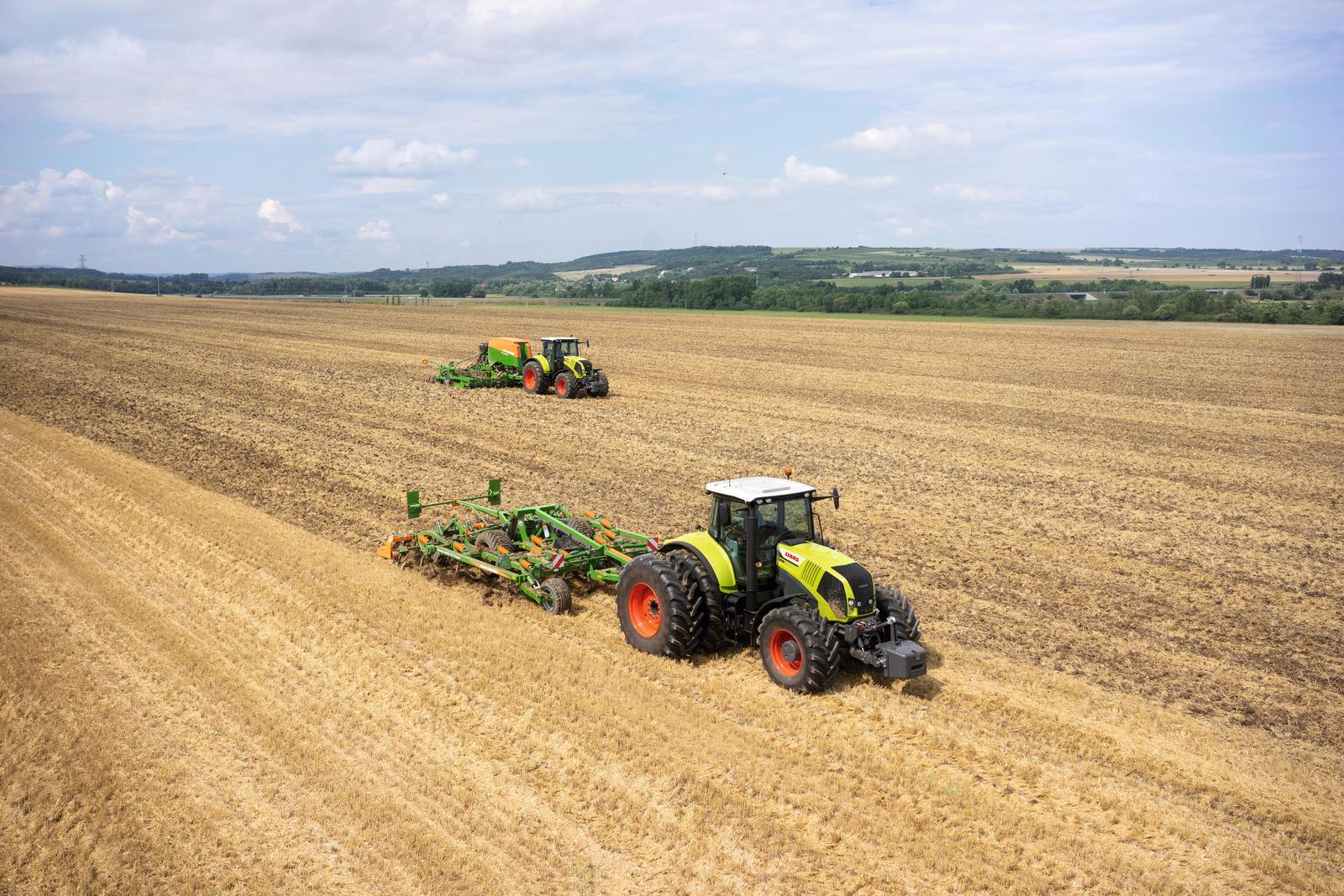 Просапний трактор CLAAS AXION 820