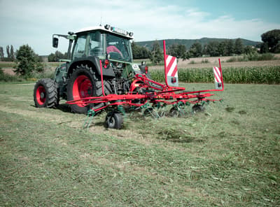Tedder Kverneland 8452