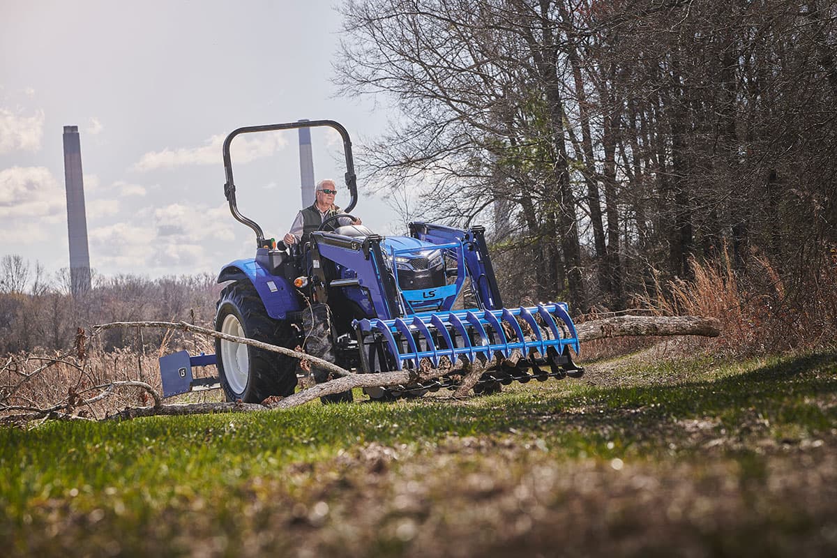 Универсальный трактор LS Tractor MT473