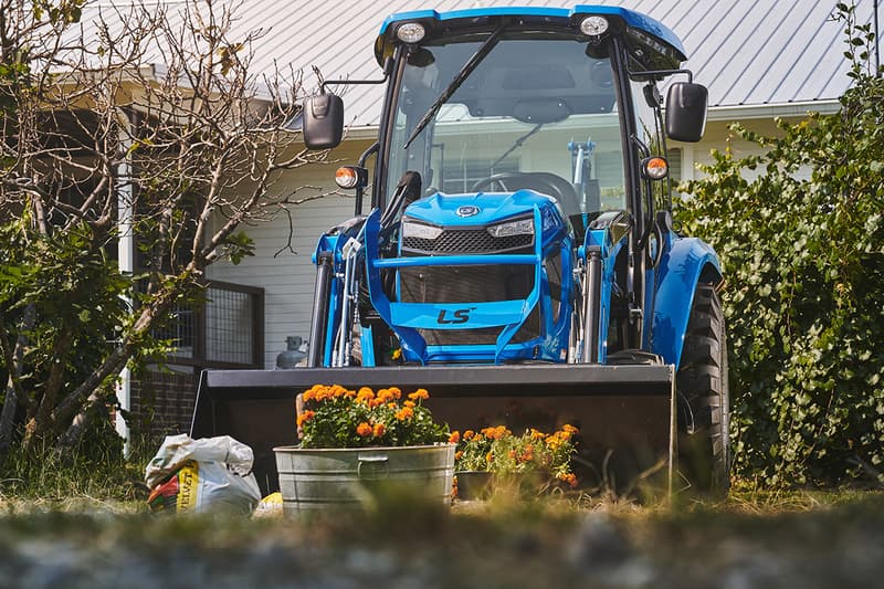 Compact tractor LS Tractor MT242HC