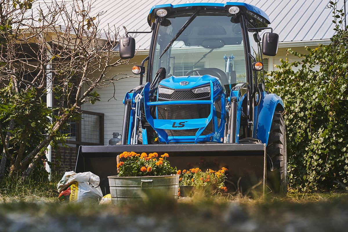 Компактний трактор LS Tractor MT226HEC
