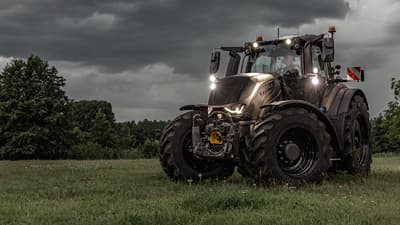 Row crop tractor Valtra T146
