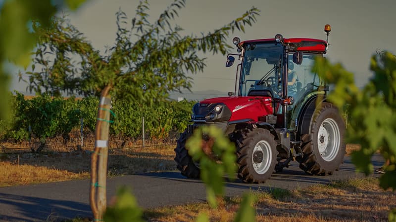Orchard tractor Case IH Farmall 100CL