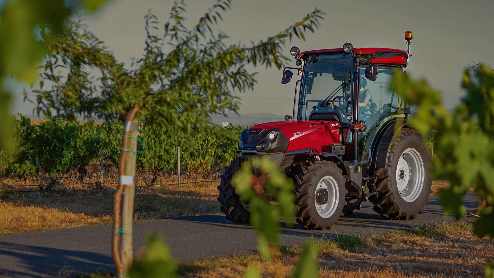 Садовый трактор Case IH Farmall 100CL