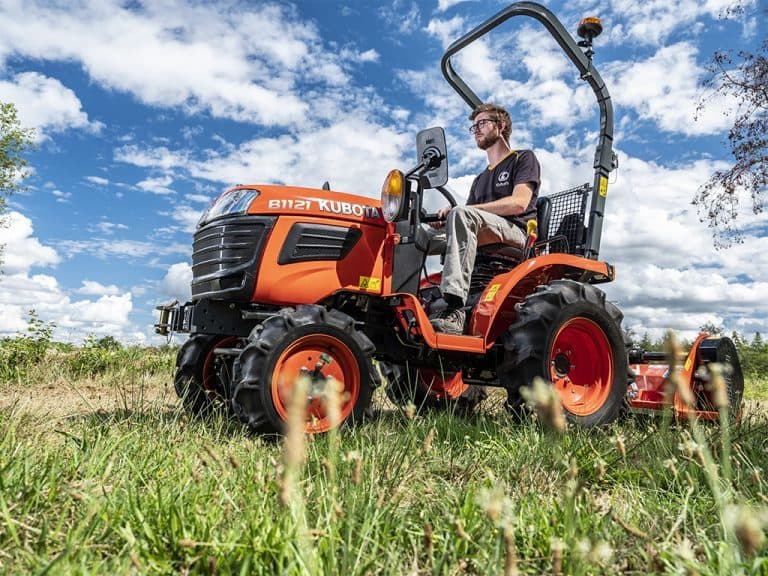 Компактний трактор Kubota B1161