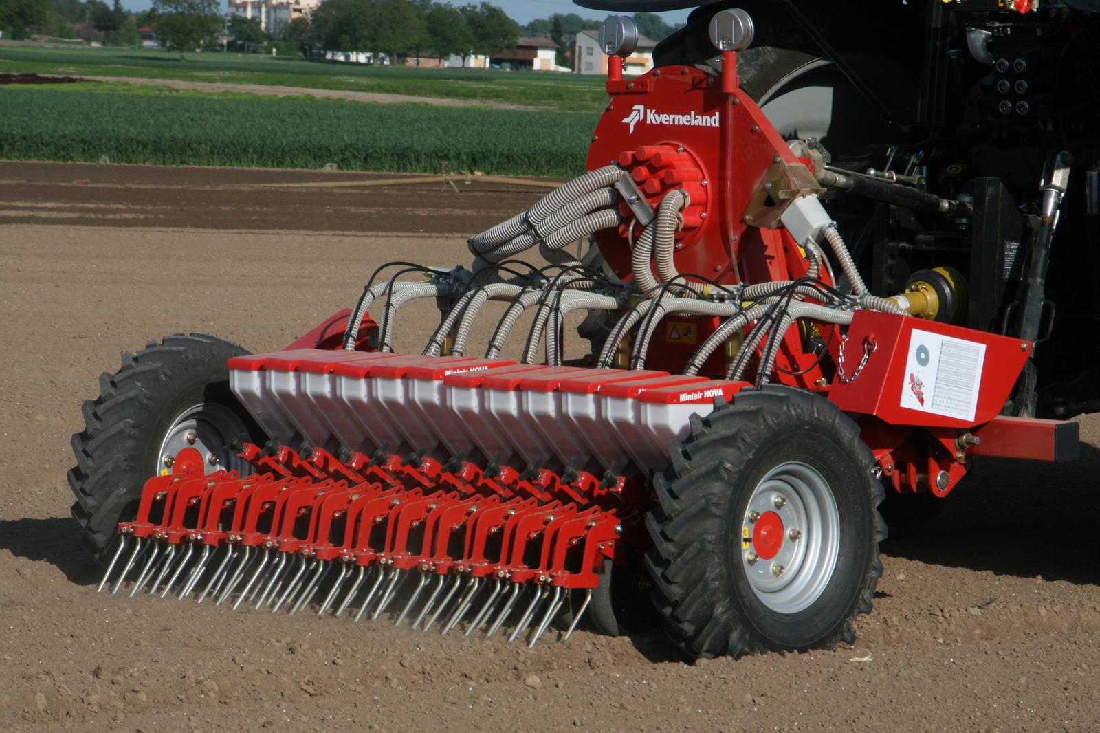Precision planter Kverneland Miniair Nova