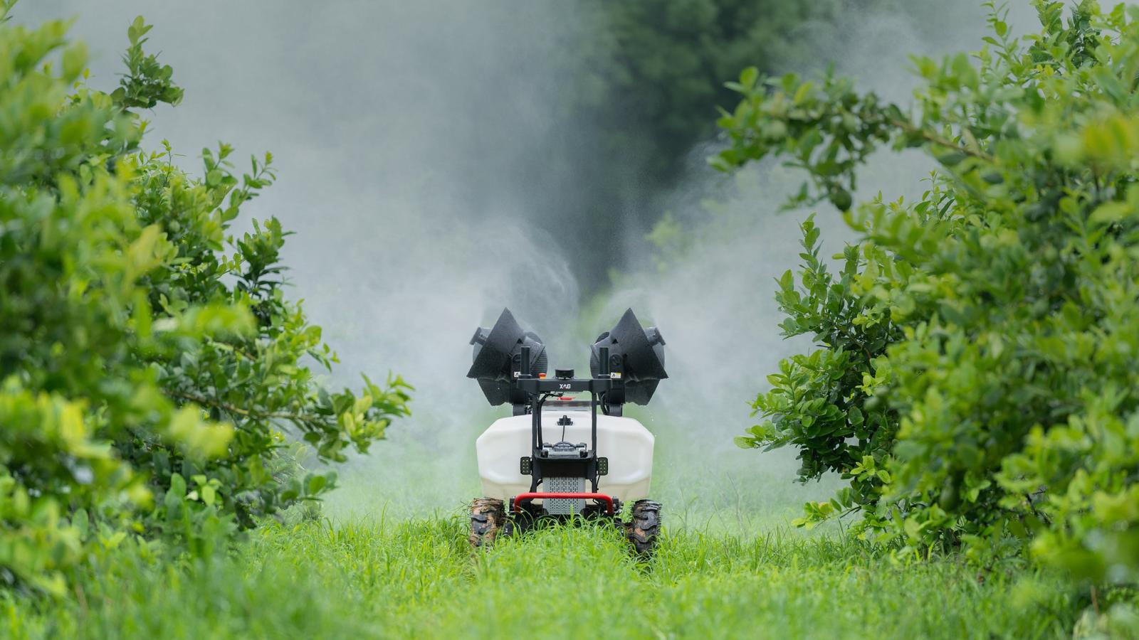 Self-Propelled sprayer XAG R200