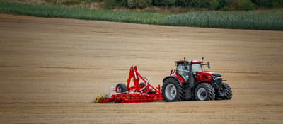Row crop tractor Case IH Optum 390