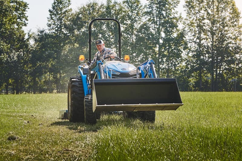 Compact tractor LS Tractor MT226HE