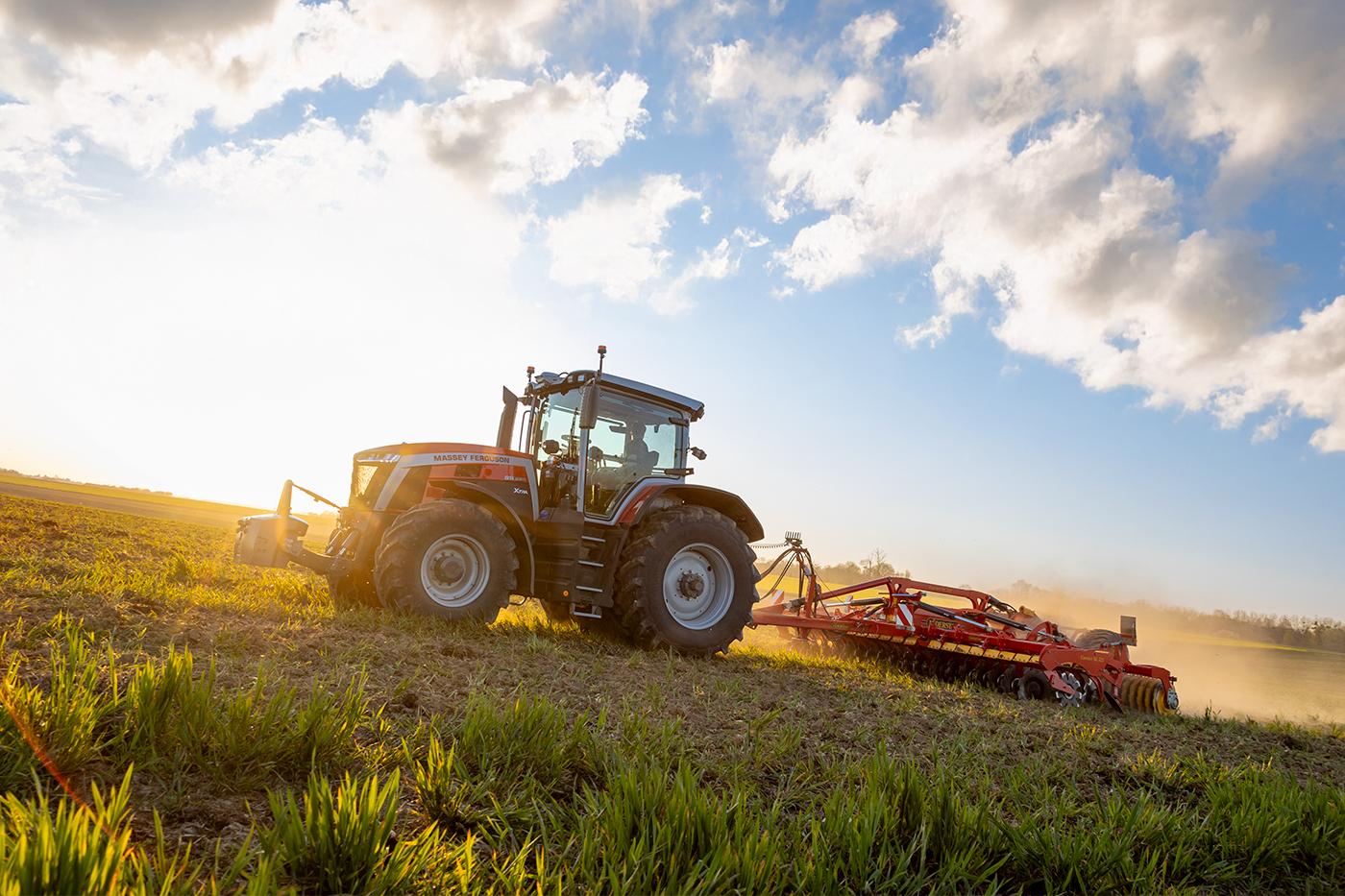 Просапний трактор Massey Ferguson MF 8S.205 Xtra