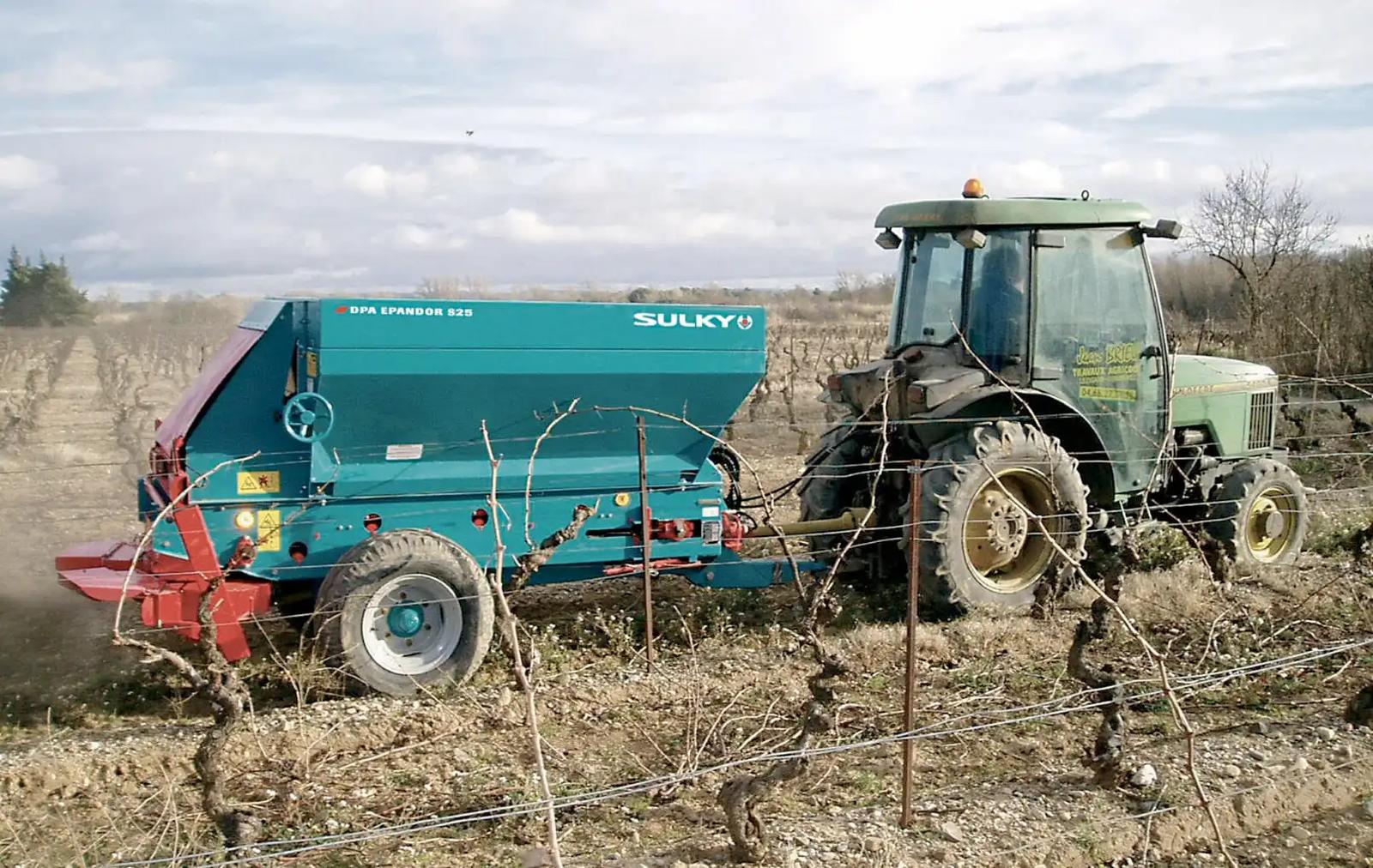 Розкидач добрив SKY S25