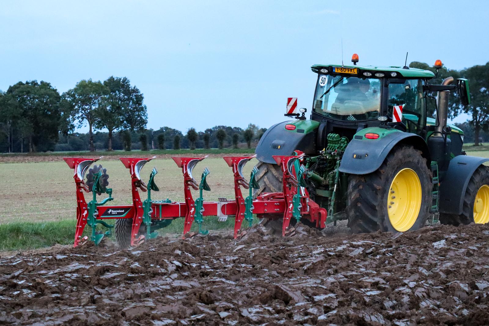 Plow Kverneland 3300 B Variomat