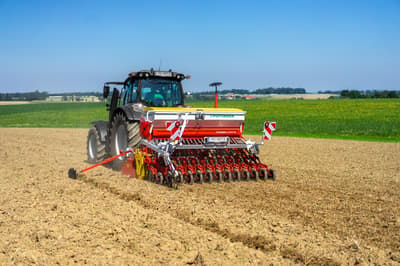 Power harrow PÖTTINGER LION MASTER