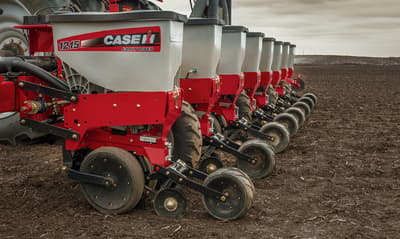 Precision planter Case IH 1215 Rigid Mounted