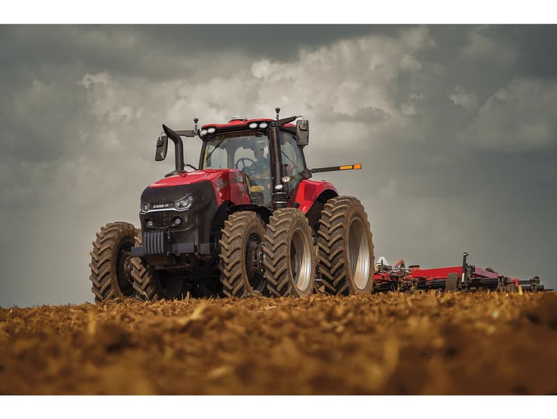 Row crop tractor Case IH Magnum 265