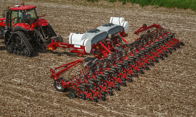 Precision planter Case IH 2140 Pivot-Transport