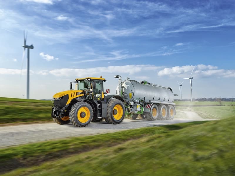 Просапний трактор JCB Fastrac 8330