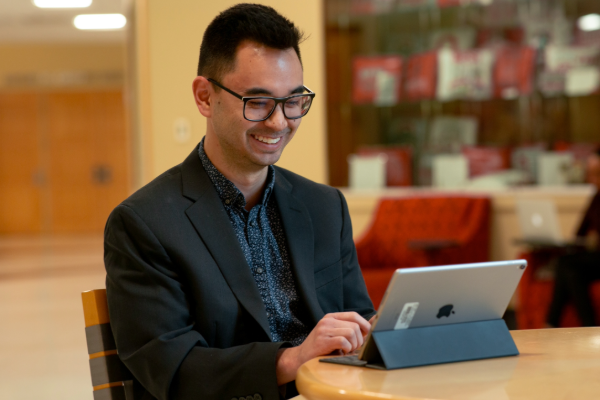 An Ohio State Online student working away from home.