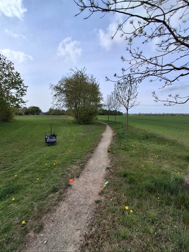 Tee 4
Mando right first tree of the treegroup
Target: right backpole from nearest footballgoal