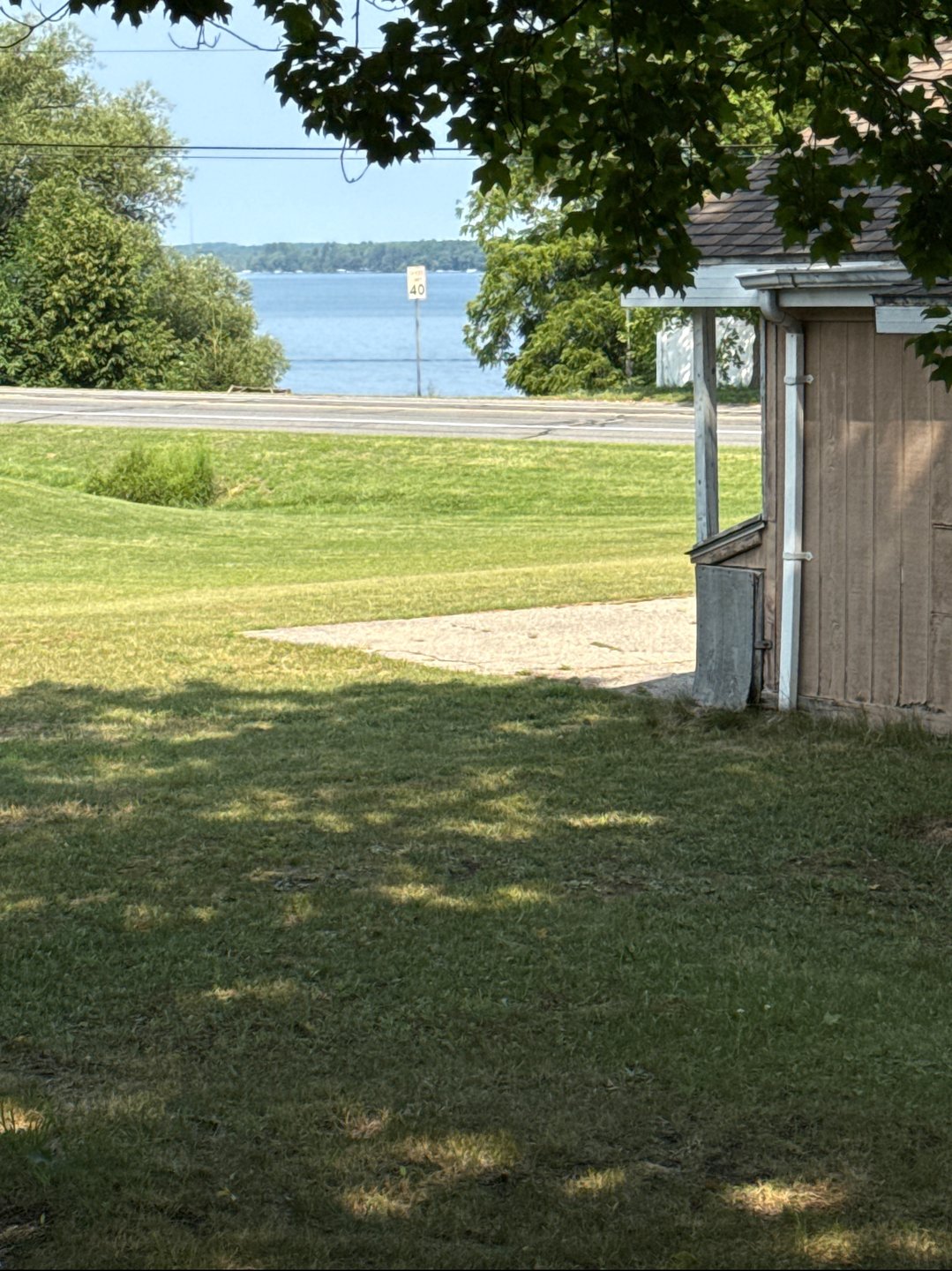 Tee-pad lake breeze!
