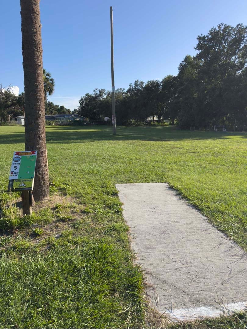 Short/white tee pad 