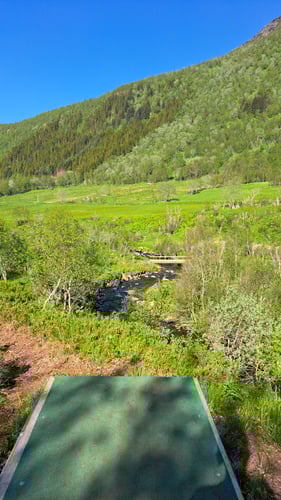 Mosvolddalen Frisbeegolfbane. Signature basket is number 5 where you throw over the river and into the basket