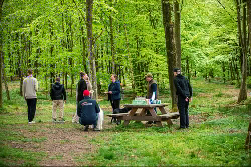 The "fika" area between holes 4 and 5, located right by the parking lot.