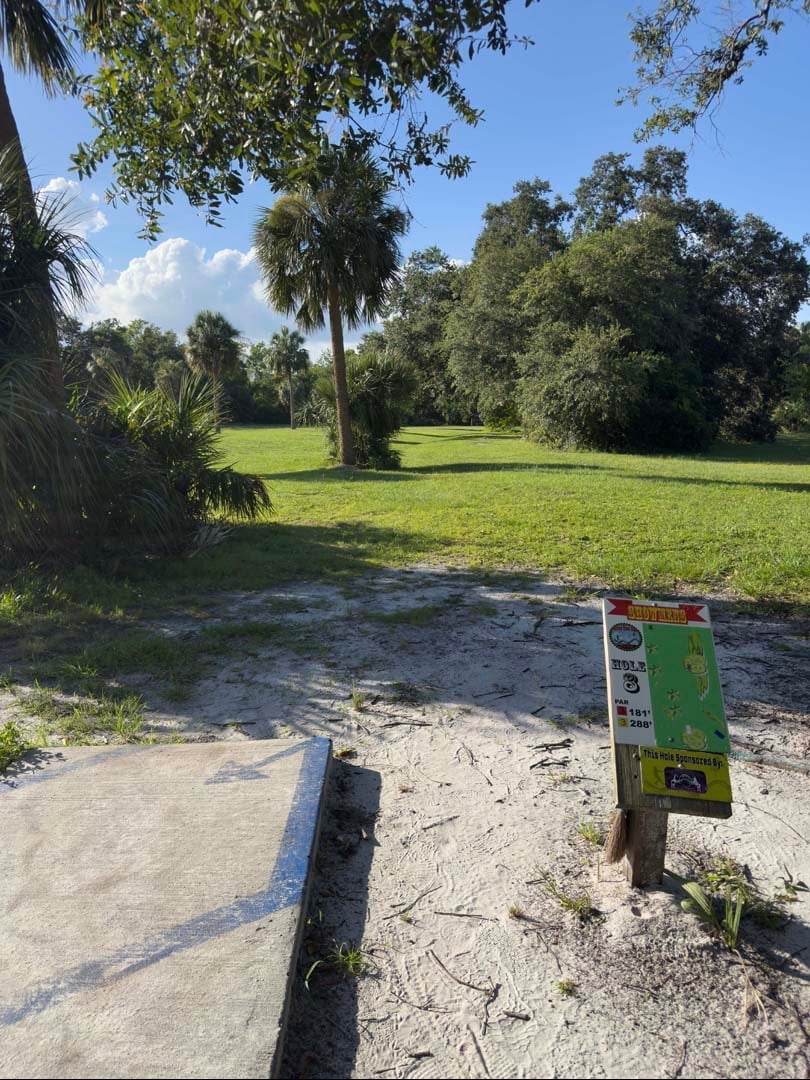Short/white tee pad 