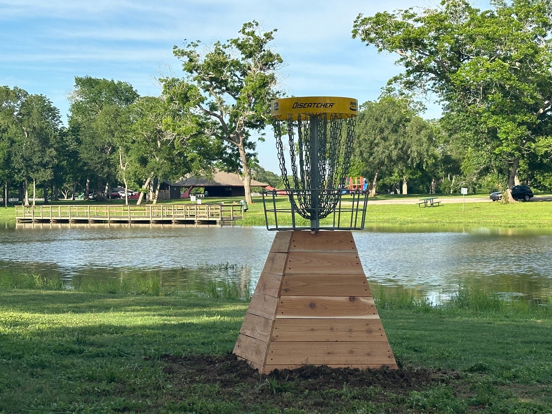 Hole 2 pedestal