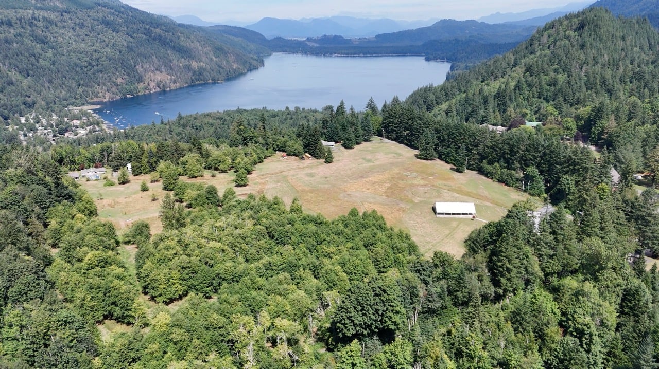 Overview of course overlooking Cultus Lake
