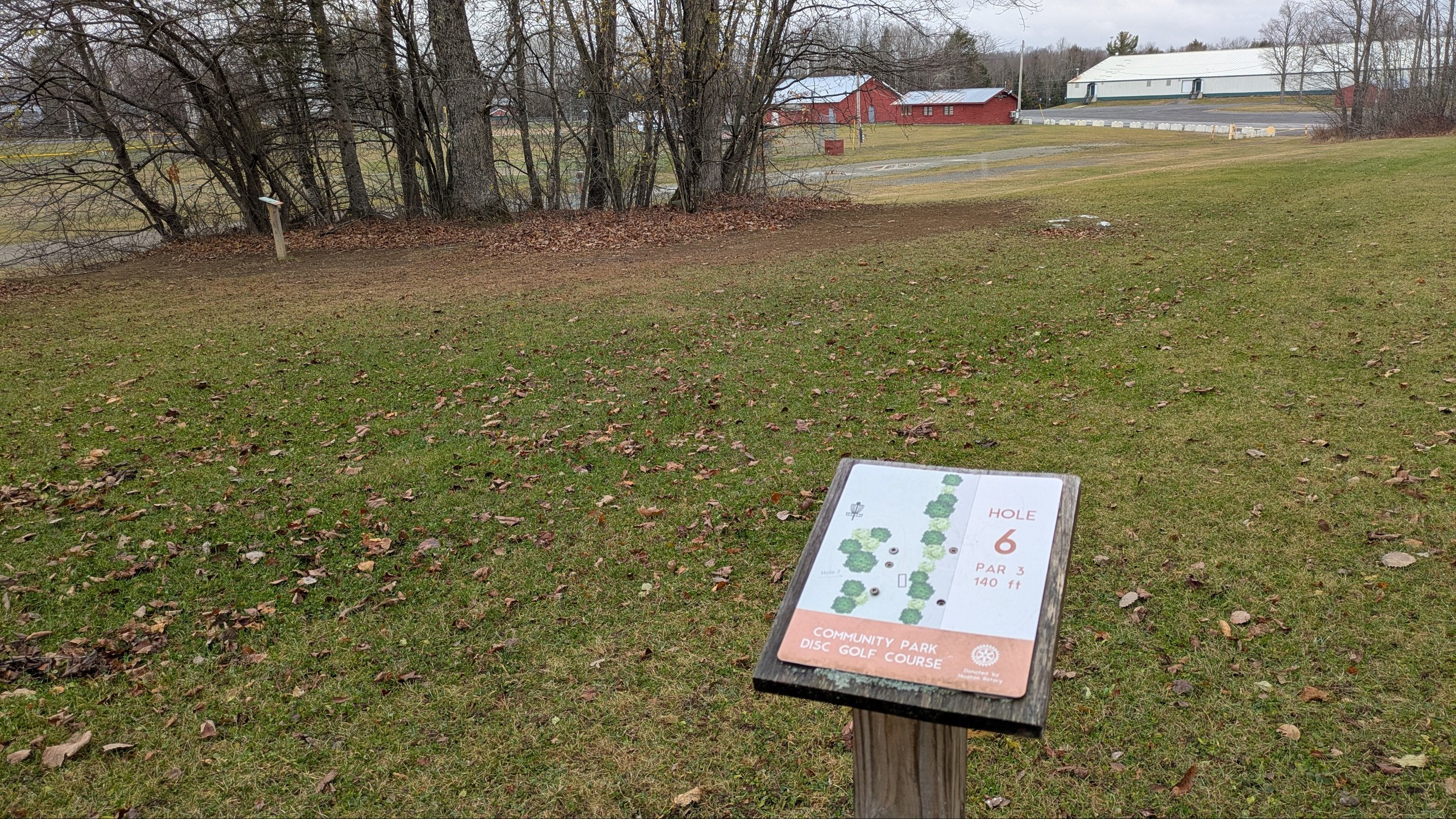 Tee for Hole 6 looking toward Basket 6