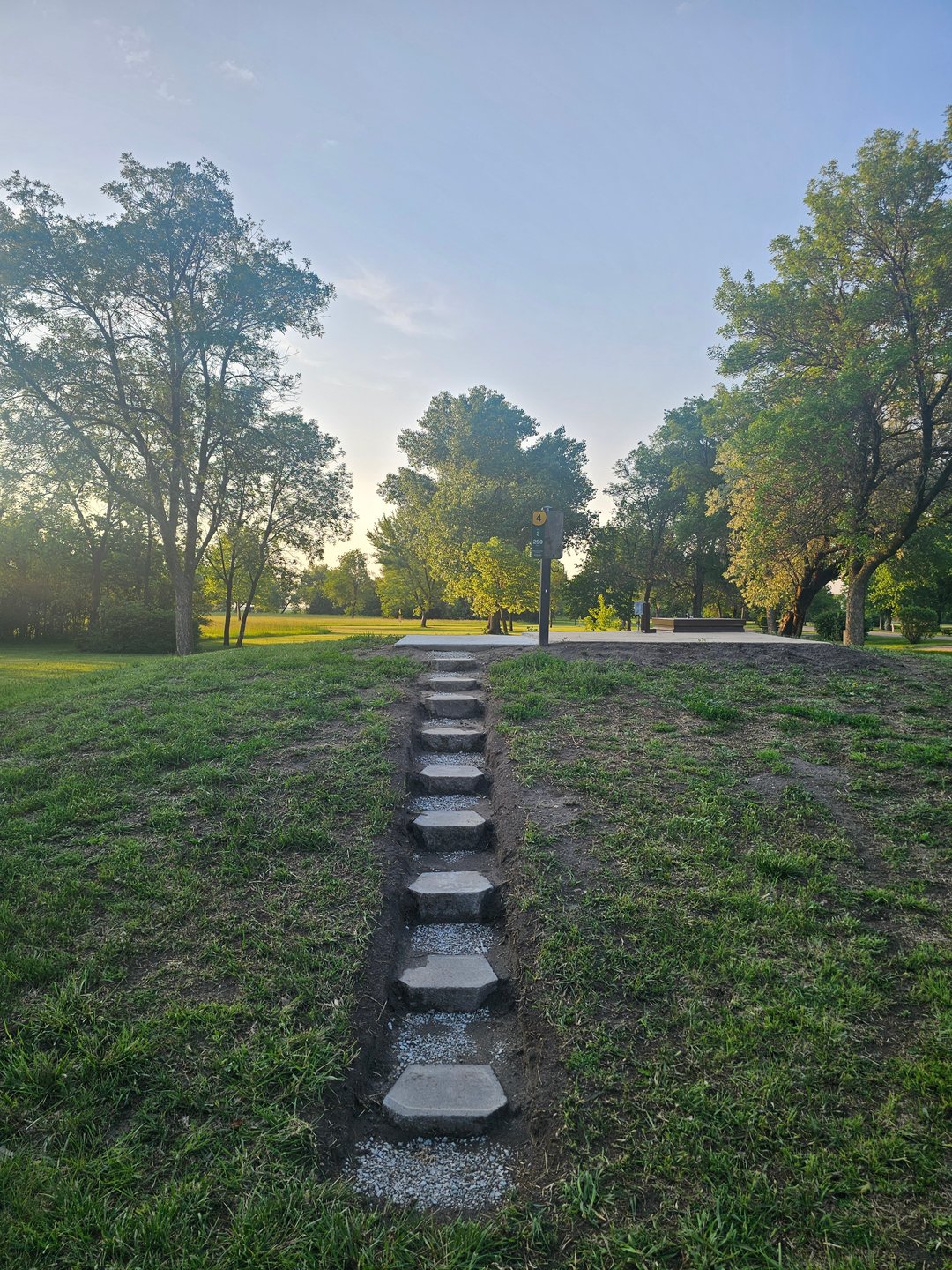 Tee pad steps