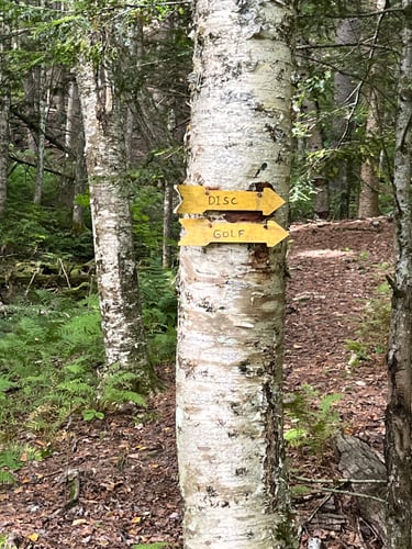 Directional sign to Hole 1 once you cross bridge.