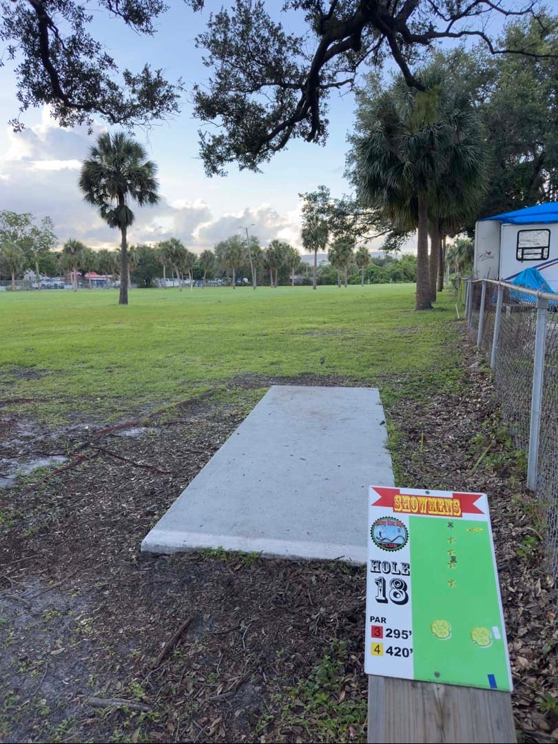 Short/white tee pad 