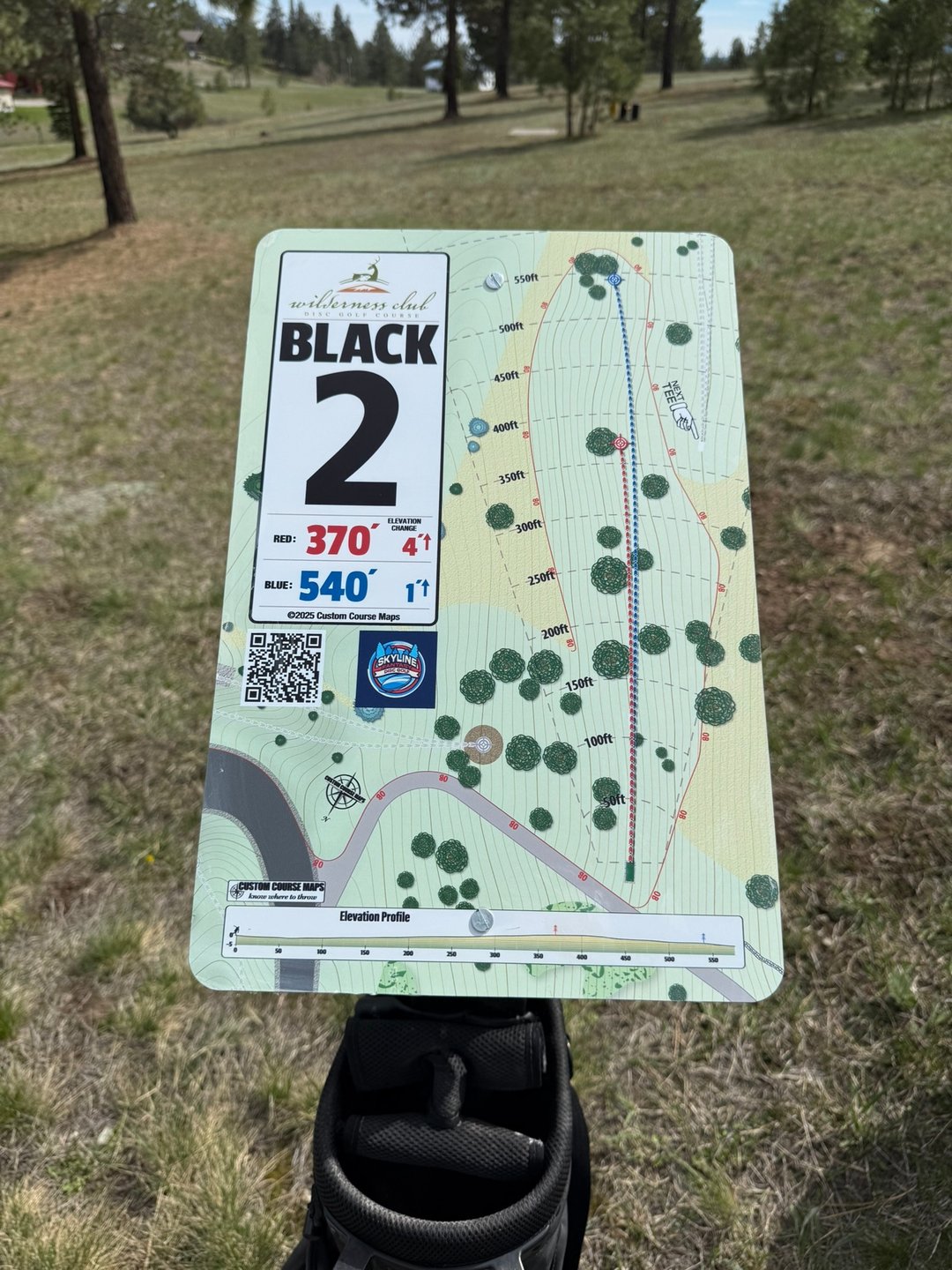 Hole 2 Black Tee Sign