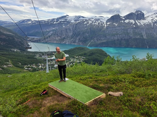 Teepad 9 and last one at Fjellstua Diskgolfbane. Short teepads for the easy pitch and putt course