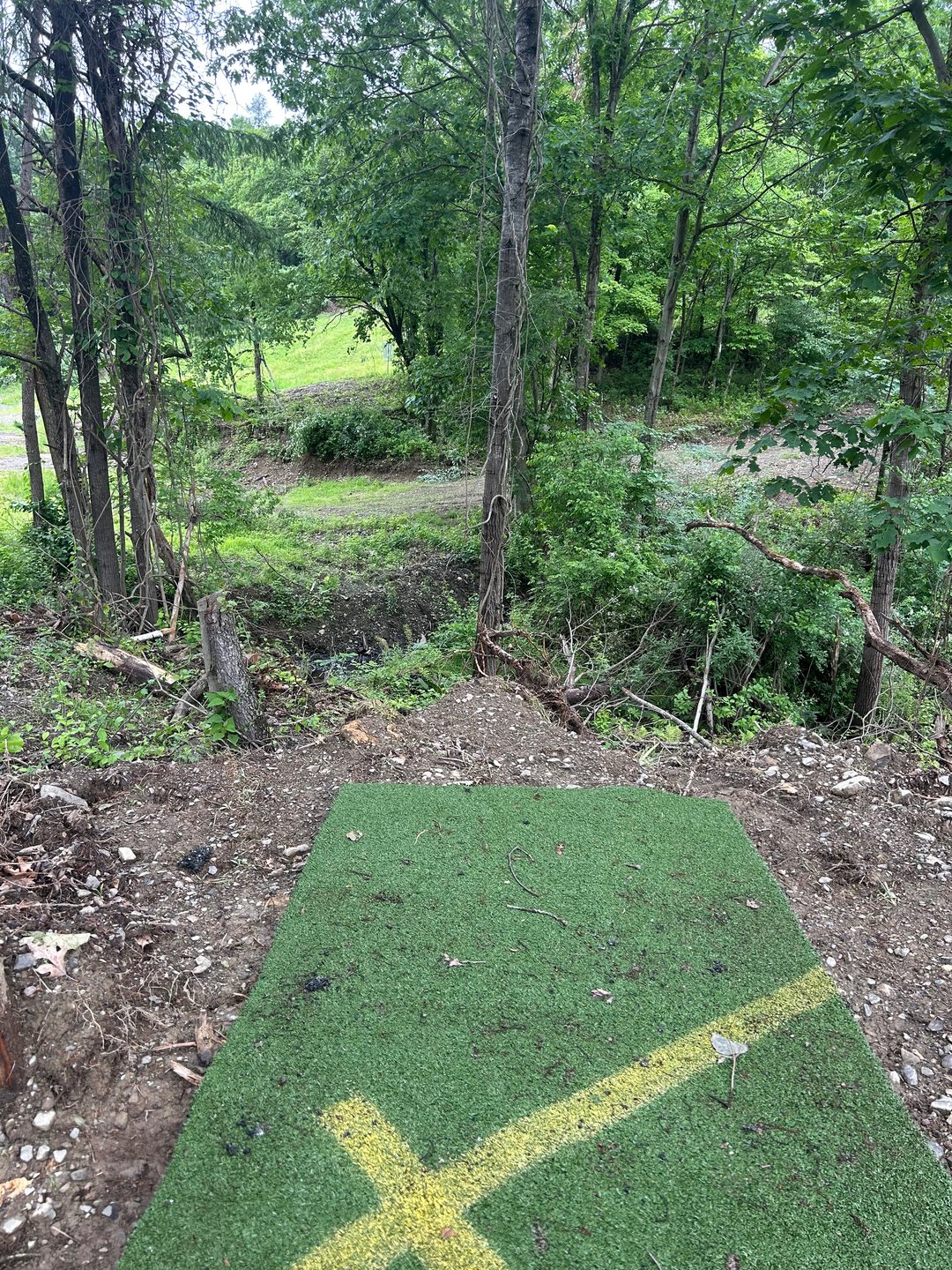 Short Tee Pad 
Hole 1 weekend layout
Hole 4 weekday layout
