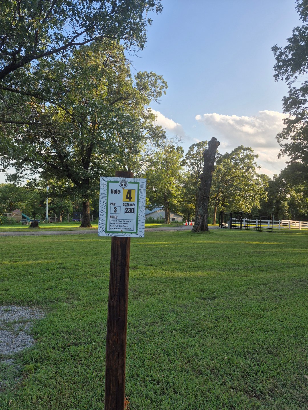 Hole 4
240 Feet
Par3