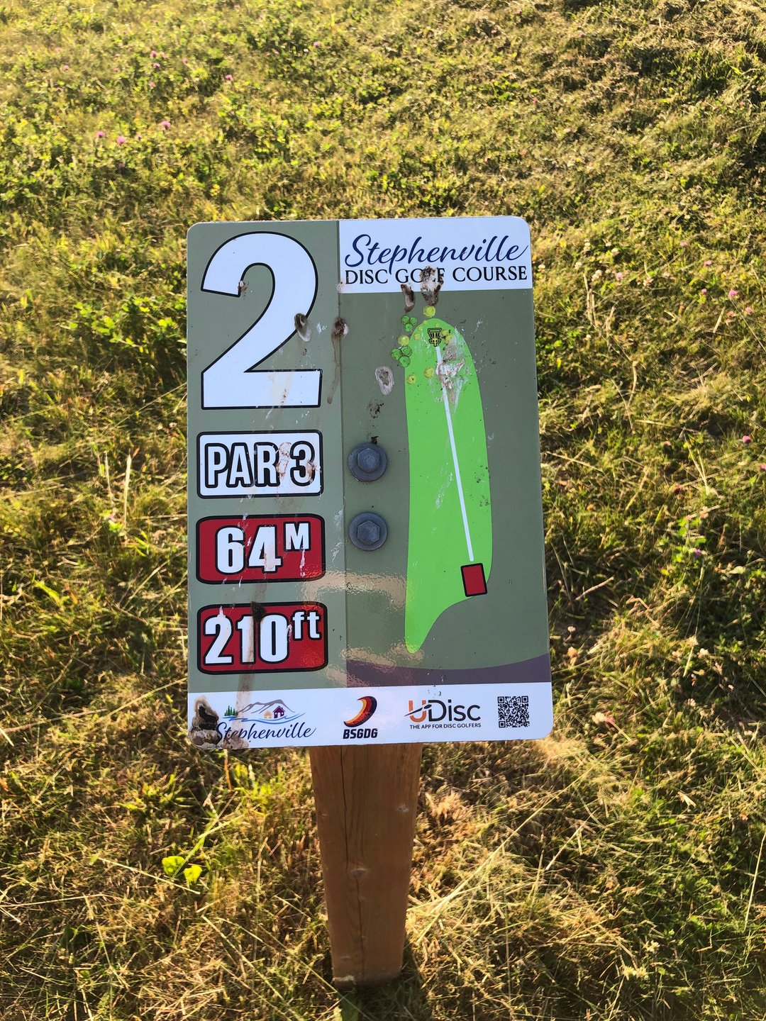 Hole 2 red tee sign. Berbs be poopin'.