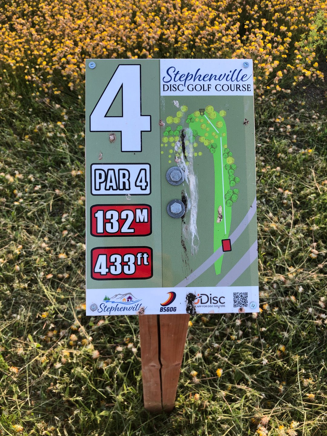 Hole 4 red tee sign