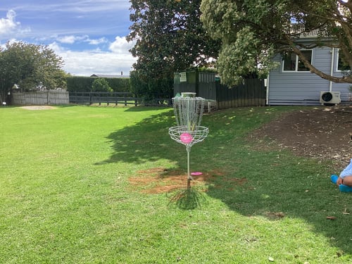 Hole 1, 4 and 8 basket