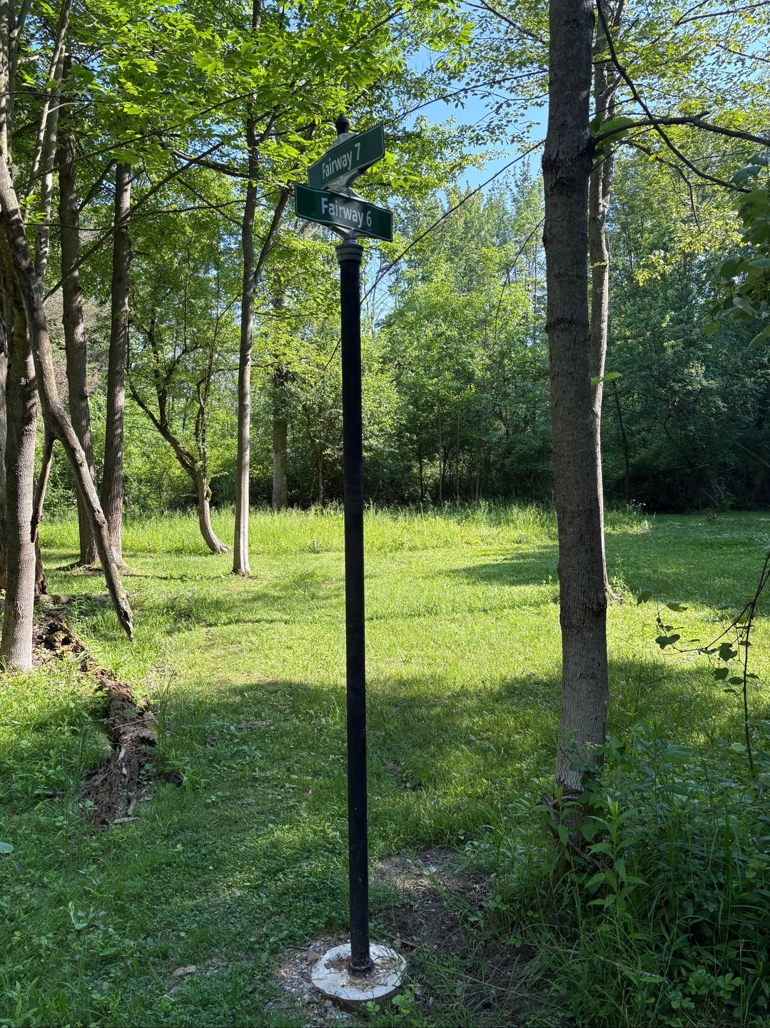 Street sign on fairway 6 - 7 crossing