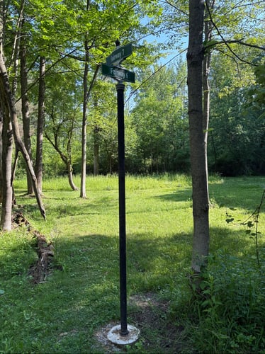 Street sign on fairway 6 - 7 crossing