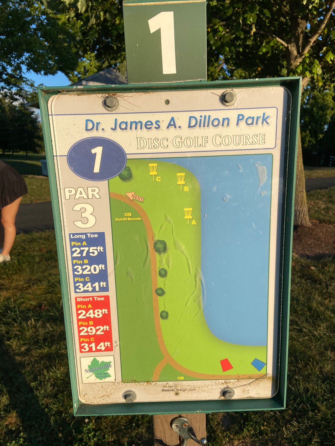 Signage Hole 1