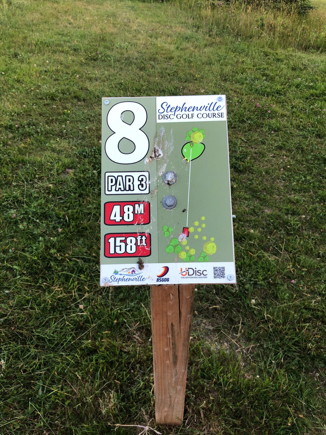 Hole 8 red tee sign