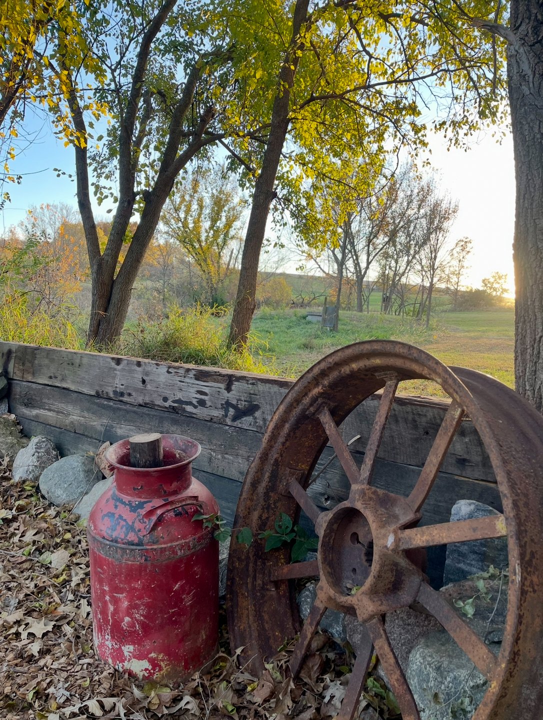 Hole 17 - knee wall w old farm items